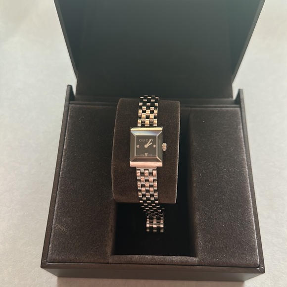Gucci Diamond Watch Unisex - Picture 6 of 7